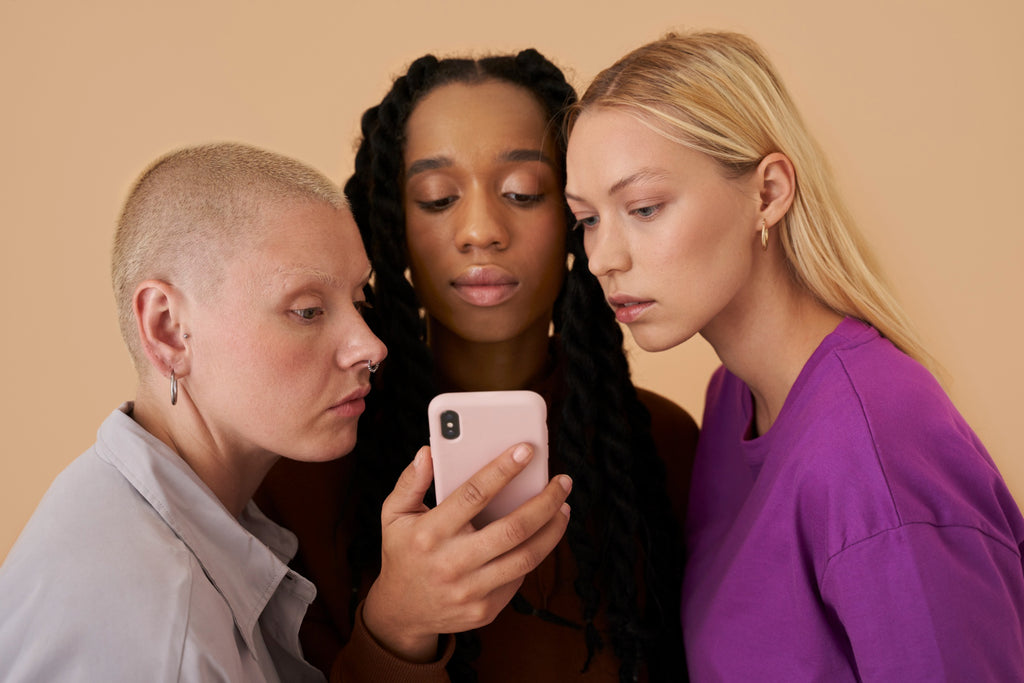 Connecting Across Screens: The Vibrant Digital Life of LGBTQIA+ Youth